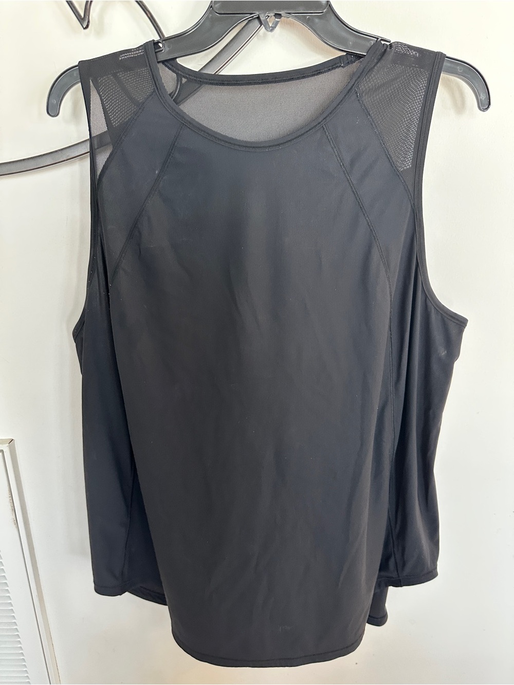 LULULEMON Sculpt tank.